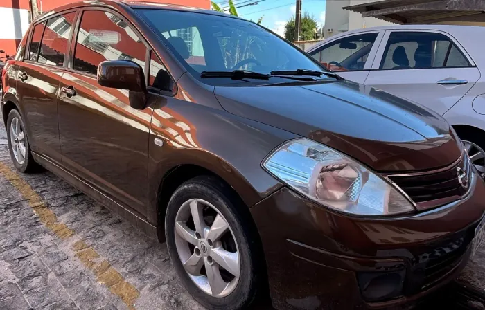 Nissan Tiida SL 1.8/1.8 Flex 16V Aut. 2013