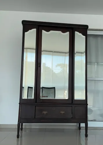 Guarda roupa antigo