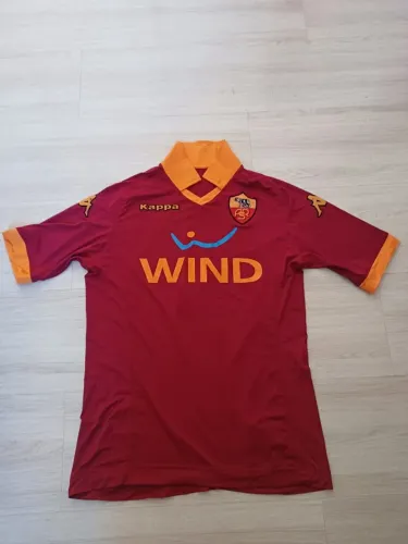 Camisas de futebol(Roma, Stuttgart)