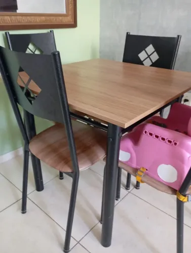 CONJ. MESA + 4 CADEIRAS 90X90