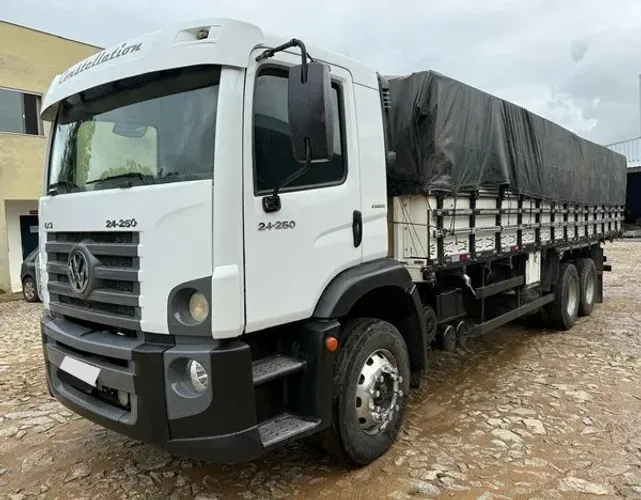 VW 24250 const 6x2 ano 2011/2012 carroceria graneleira
