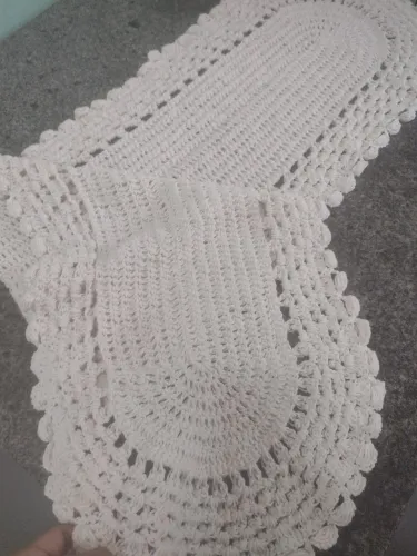 Trilho de mesa em crochê 