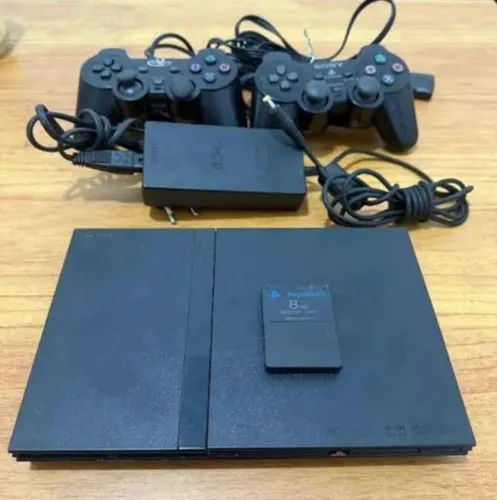 Pley2 usado em um ótimo estado funcionando tudo perfeitamente 2 controles e no pendrive