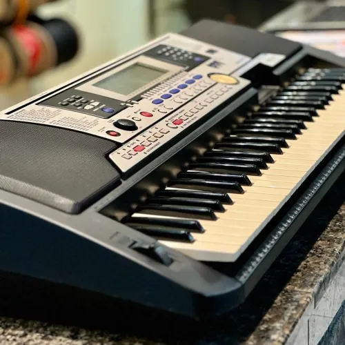 Teclado yamaha psr550