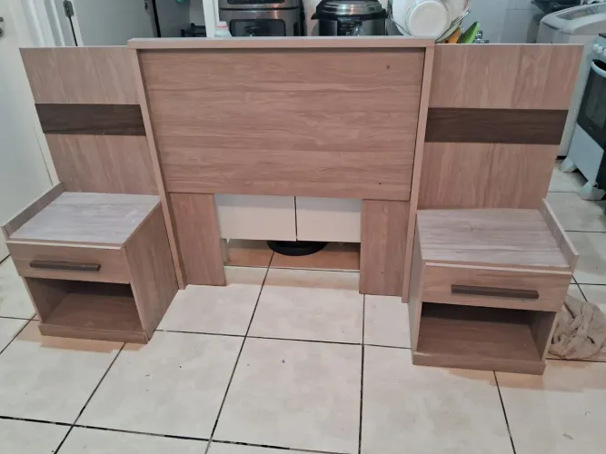 Cabeceira de cama box solteiro semi nova com criados mudos