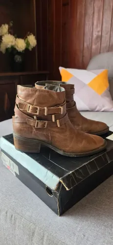 Bota de Couro Marrom Marca Prego Tam. 38 (grátis: cinto)