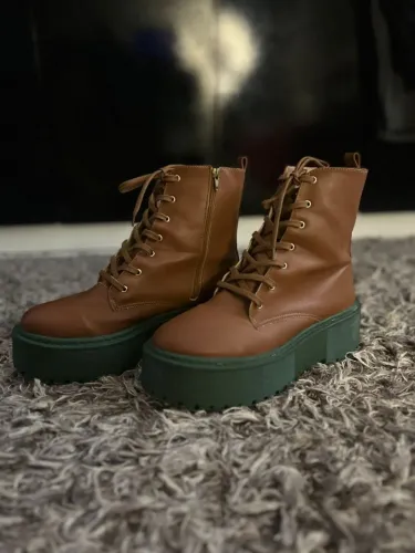 Bota Perky Marrom Cano Curto Solado Verde - Excelente Estado