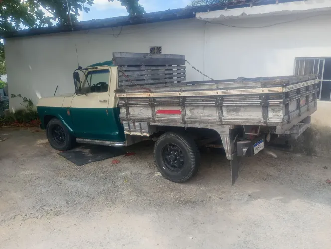 Caminhão D10