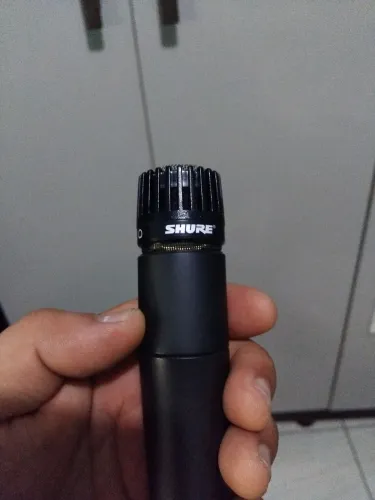 Microfone dinâmico Shure SM57 em excelente estado, pouquíssimo usado