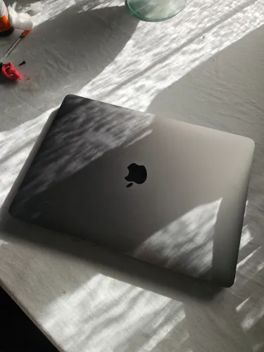 Macbook air 2020 core i3 256gb 8gb ram
