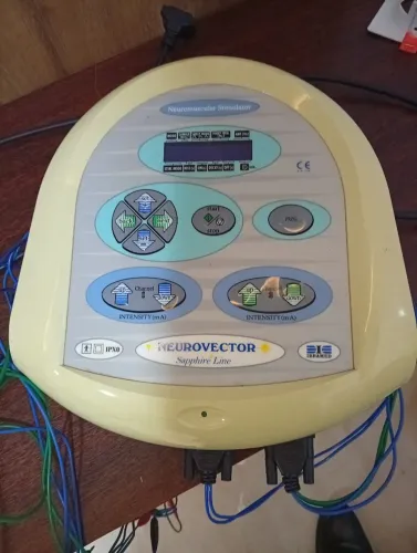 Neurovector , equipamento utilizado na reabilitação de paciente em clínica de fisio.