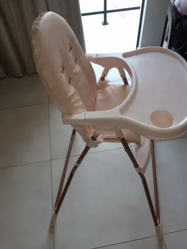 Cadeira de alimentação infantil rosa