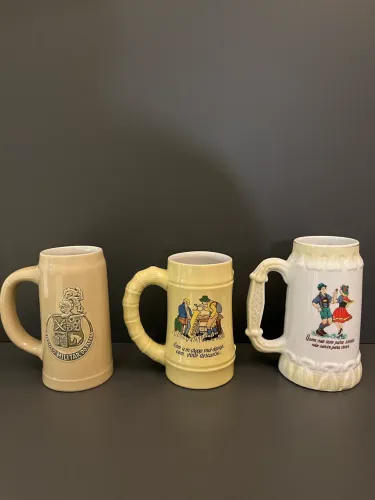 Belo trio de canecos de chopp decorativos
