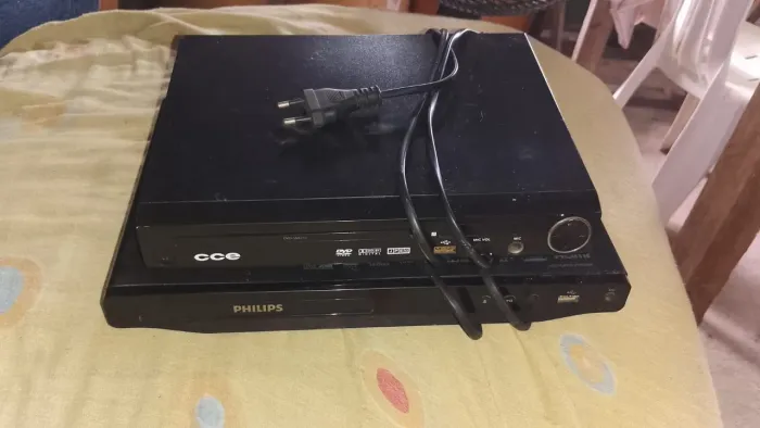 Vendo 2 aparelho de DVD funcionando perfeitamente  os dois por 20 reais barato 