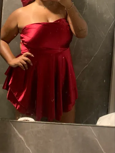 Vestido cetim com amarração e Vestido Longo de lantejoulas com fenda