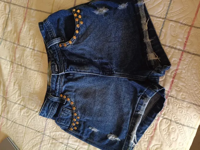 Short jeans usado apenas uma vez. 