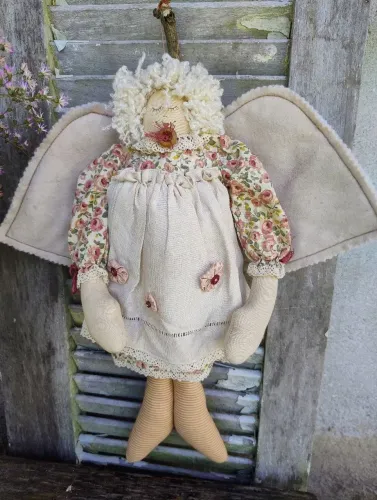 Boneca anjo de pano artesanal 