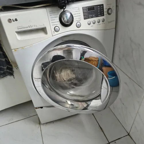 .Maquina Lava e Seca LG 11 kg <br><br>Máquina Lava e Seca LG Direct Drive - 11kg (Para Conserto)