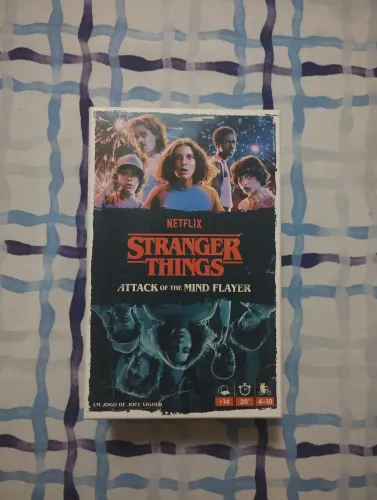 STRANGER THINGS item de colecionador (Attack of the Mind flayer) + Caixa mc donalds