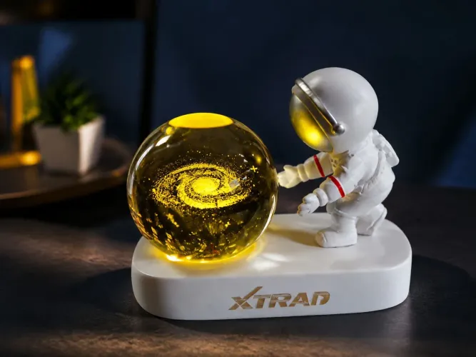 Luminária Astronauta com Globo Galáxia LED Xtrad