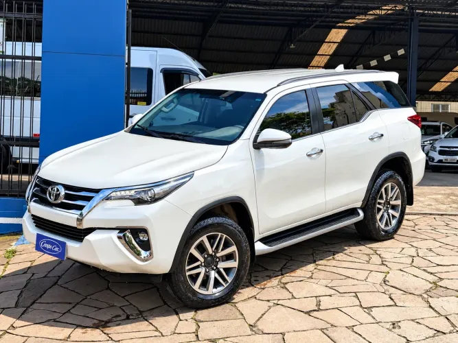 Toyota Hilux SW4 SRX 4X4 2.8 TDI 16V Dies. Aut. 2019