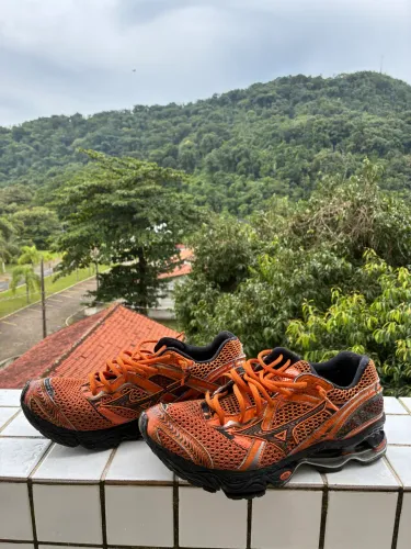 Mizuno Wave Creation