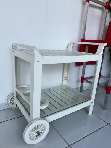 Carrinho para bebidas e petiscos para area de lazer