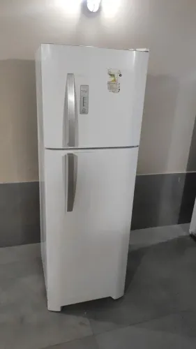VENDO GELADEIRA ELECTROLUX FROST FREE EM ÓTIMO ESTADO DE USO COM GARANTIA