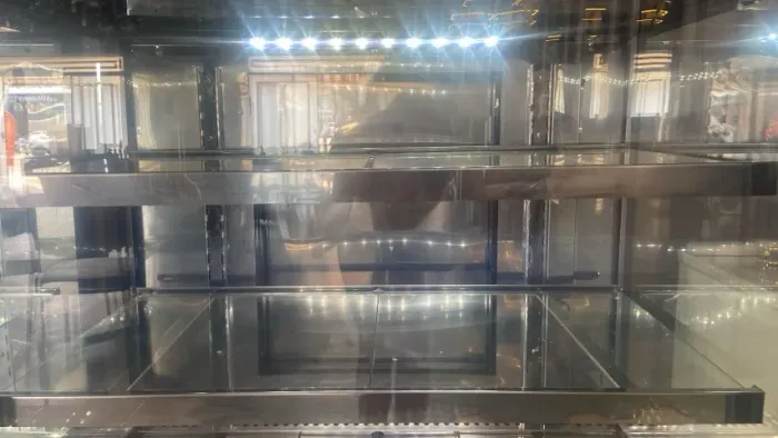 Balcão Venancio Vitrine Prime Ar Forçado Led Frio Vidro Duplo Low-E Fech Fron 220V 391 Lit