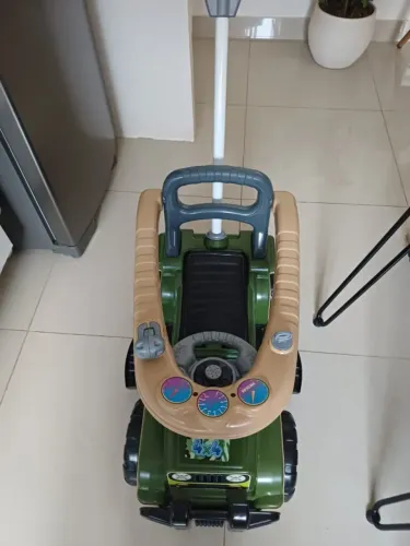 Carrinho de passeio infantil Jip Jip com empurrador em perfeito estado