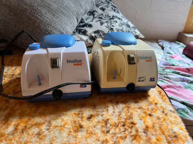 inaladores/nebulizadores Inalar Compact, da marca NS (modelo mais antigo).