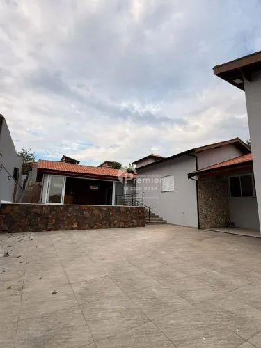 Casa de Campo com Amplo Terreno e Lazer Completo no Condomínio Terras de Itaici em Indaiat