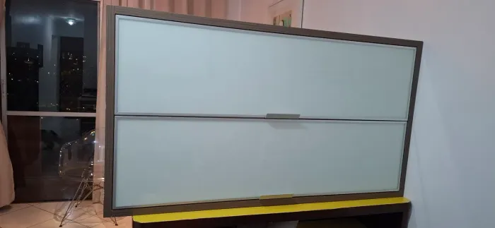 Armário aéreo com porta de vidro temperado