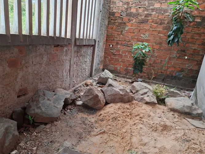Pedra bruta, para baldame. Leia a descrição.