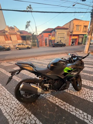 Kawasaki Ninja 400 ABS 2023 - Esportiva
