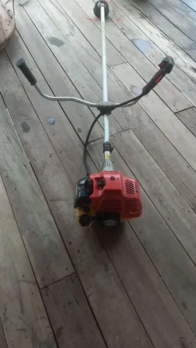 Vende uma Roçadeira