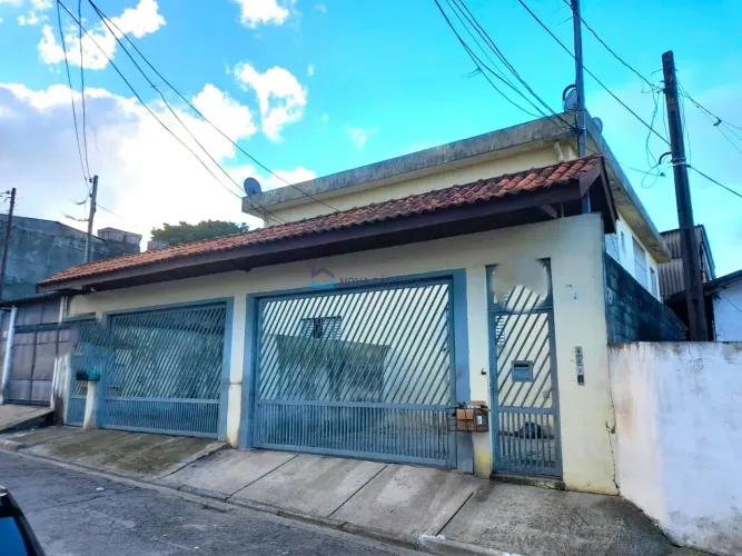 Sobrado constituído de 4 kitnets para locação