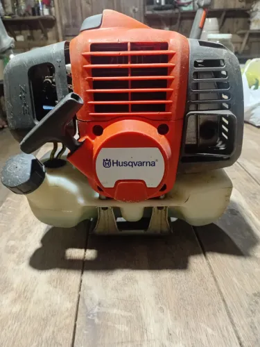Roçadeira husqvarna 331 semi- nova com NF