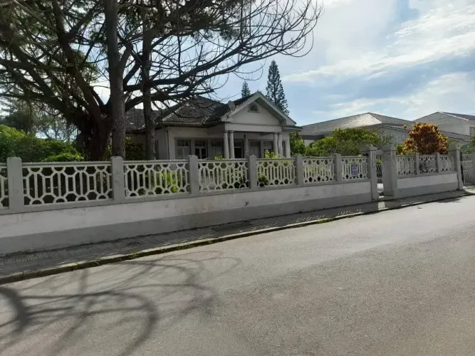 Amplo Terreno de 2000m² escriturado. Financiável. Ideal para construção de condominio Vist