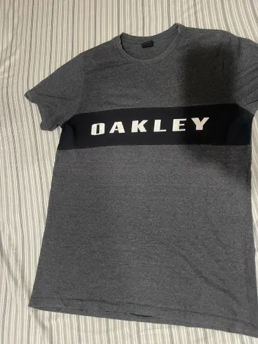 Vendo camisetas Oakley original seminova