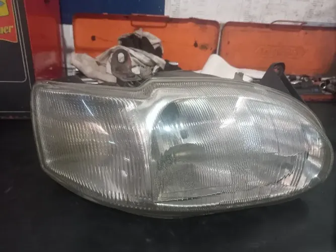 Farol escort zetec lado direito 