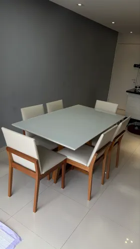 Mesa de Jantar com 6 Cadeiras - Madeira, Courino e Vidro Temperado