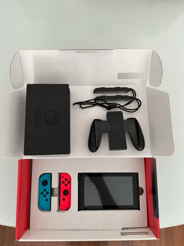 Nintendo Switch v1 c/ Case