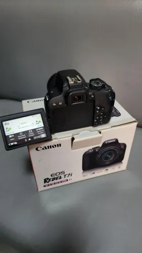 Câmera Canon T7i