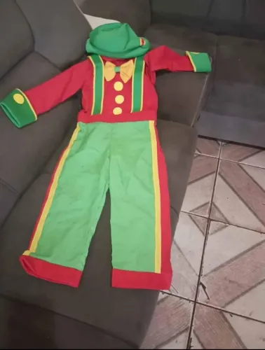 Vende-se Fantasia do Patati Patatá nova usada só uma vez 
