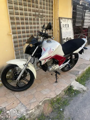 Titan 150 Branca.