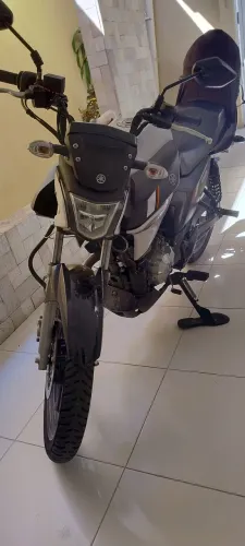 Moto Yamaha Factor