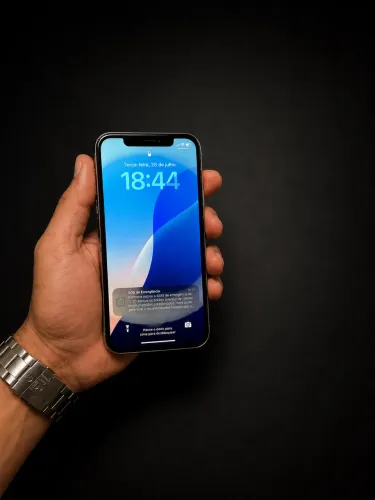 iPhone 11 128G muito novo.