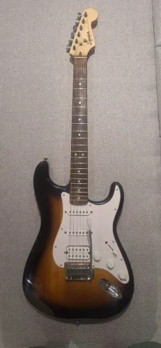 Guitarra Fender Squier Bullet Stratocaster HSS Humbucker - Excelente Condições