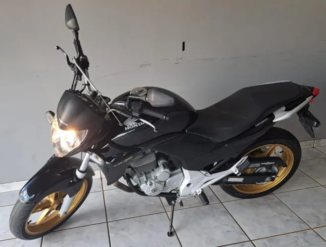 CB300 R muito nova!!!